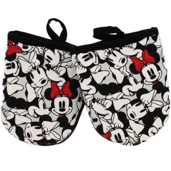 Best Brands: Disney Kitchen Cotton Mini Oven Mitts- Set of 2 Minnie Mouse NWT - Picture 2 of 7